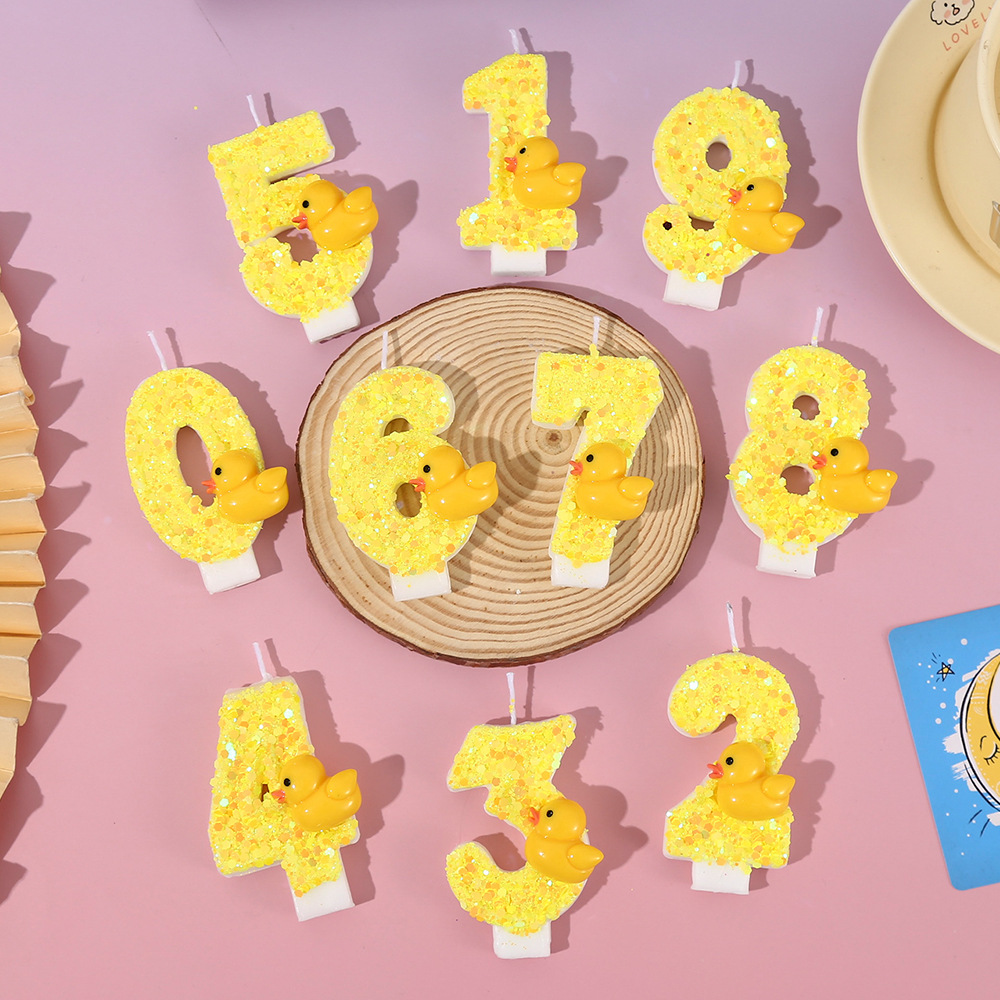 Bright Yellow Little Yellow Du - Holiday Candle Set 评论和价格